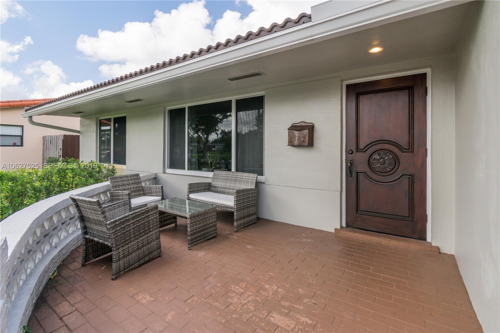 3339 West Park Road Hollywood, FL 33021 - Photo 4 of 28 a backyard of a house with barbeque oven and outdoor seating