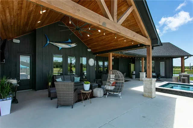 $2,200,000 | 1981 County Road 202, Caldwell, TX 77836