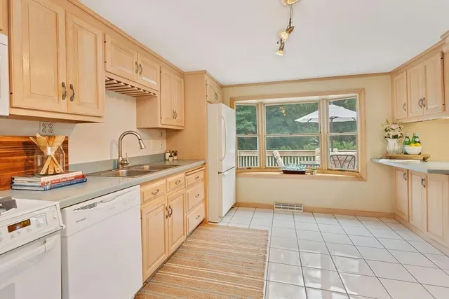 $3,200 | 25 Embassy Lane, Yarmouth, MA 02675