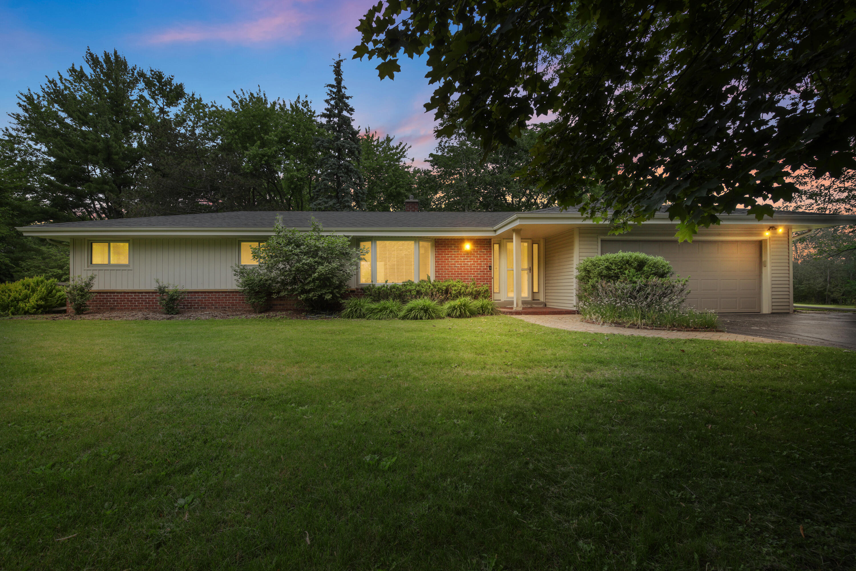 2614 West Chestnut Road Mequon, WI 53092 - Photo 25 of 25 Exterior