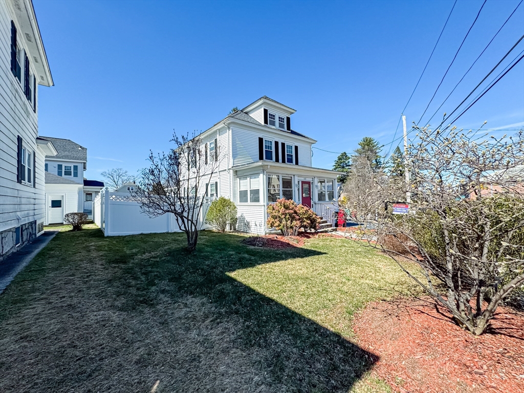 522 Pine Street Lowell, MA 01851 - Photo 2 of 25