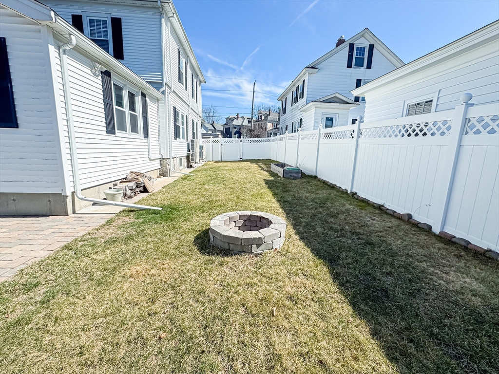 522 Pine Street Lowell, MA 01851 - Photo 3 of 25