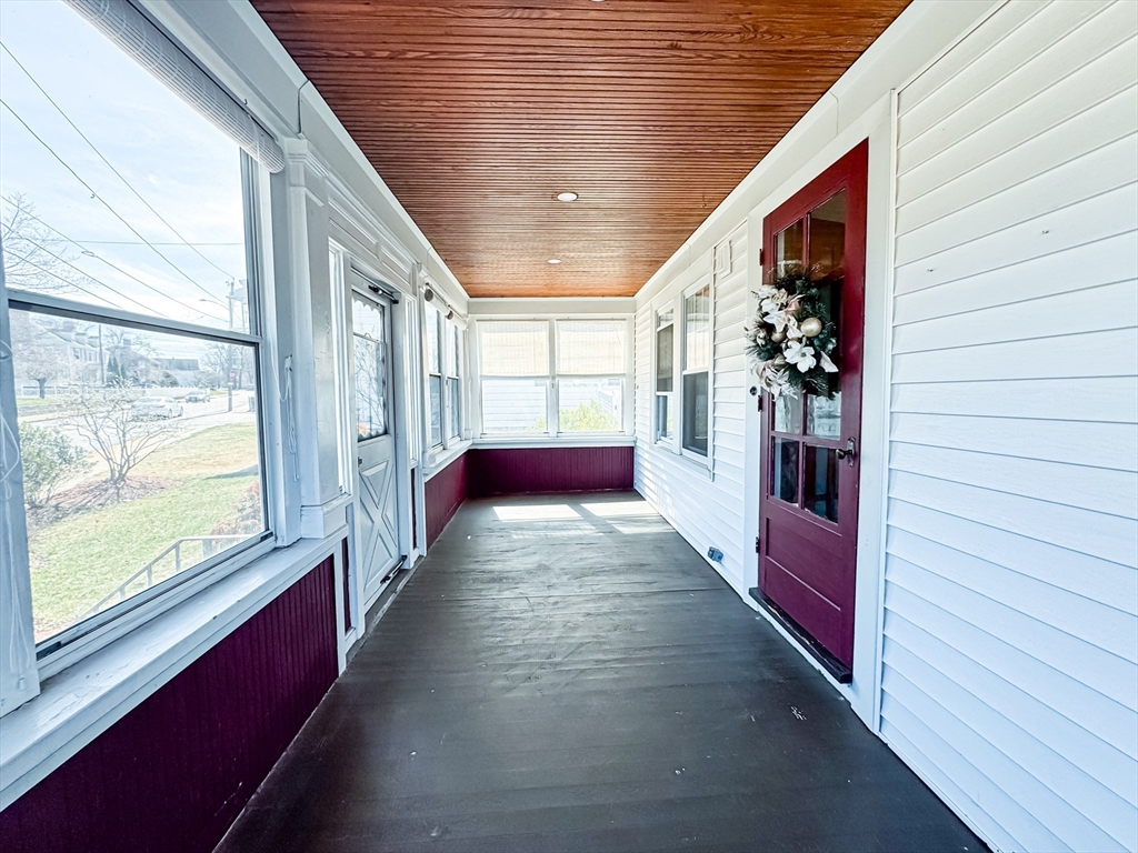 522 Pine Street Lowell, MA 01851 - Photo 5 of 25