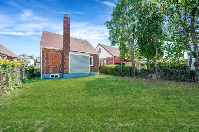 $829,999 | 216-09 104th Avenue | Queens Village