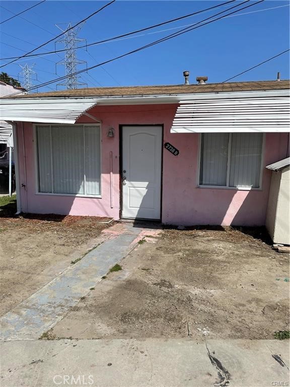 2738 Southern, Unit B South Gate, CA 90280 - Photo 2 of 19 a backyard of a house