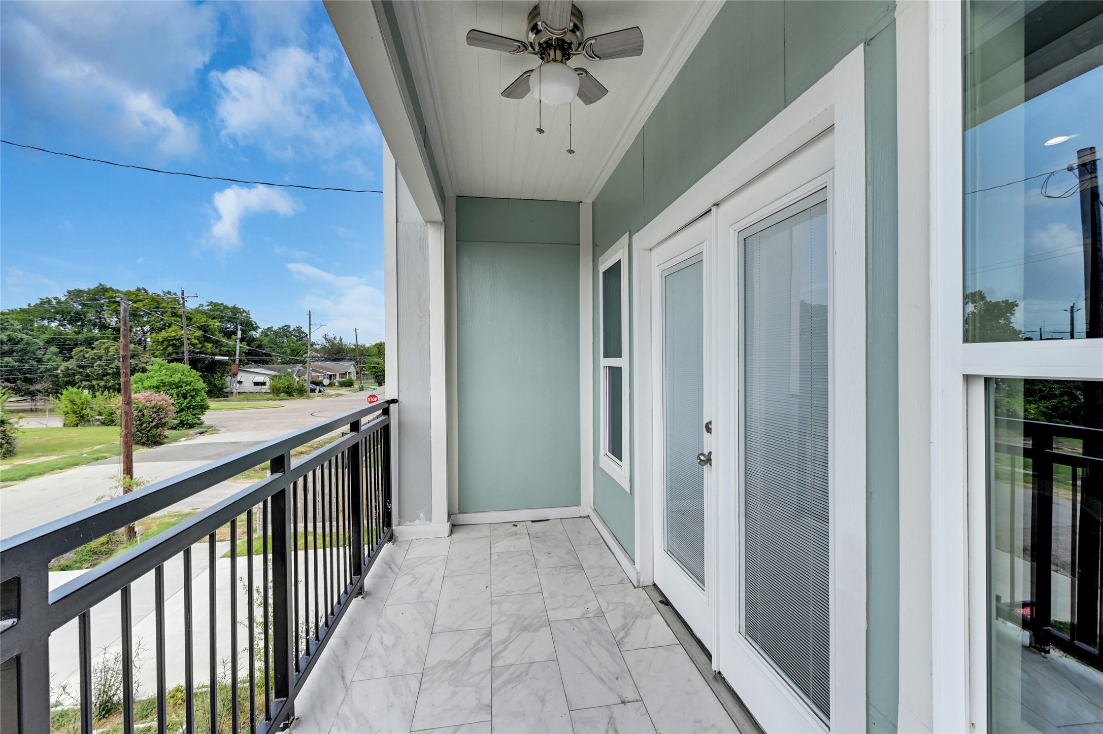 4304 New Orleans Street Houston, TX 77020 - Photo 16 of 23 a view of a balcony