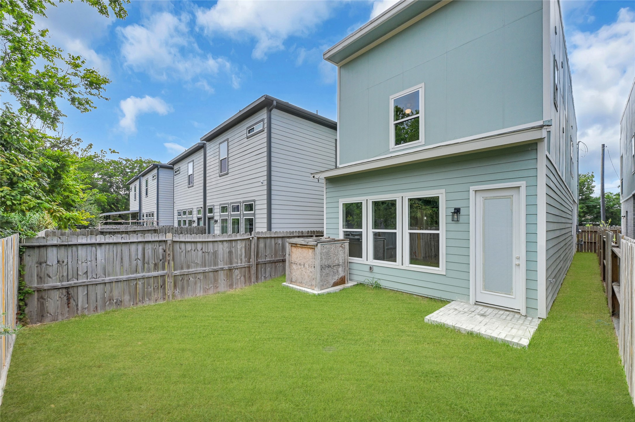 4304 New Orleans Street Houston, TX 77020 - Photo 21 of 23 a backyard of a house with seating space
