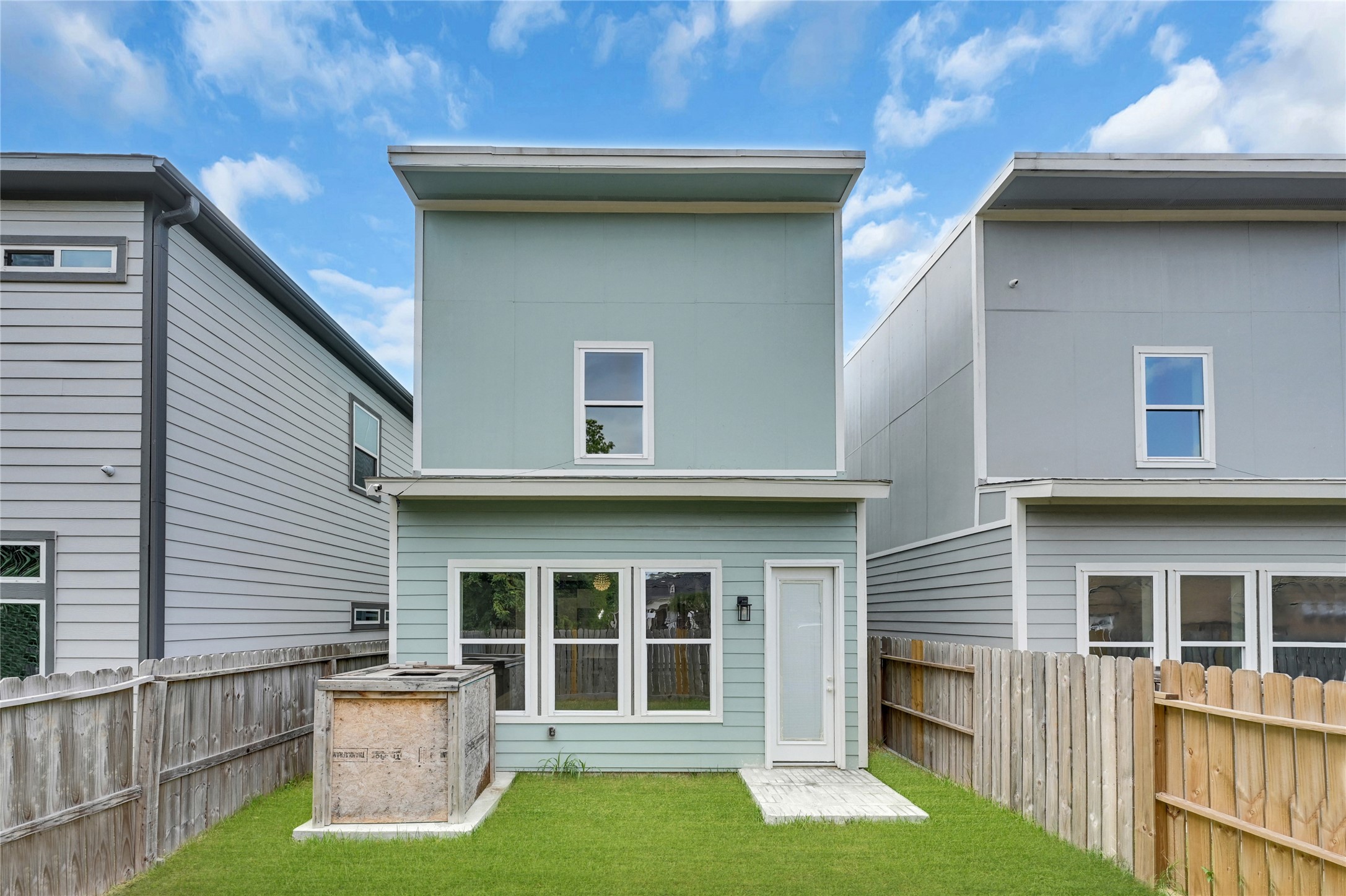4304 New Orleans Street Houston, TX 77020 - Photo 22 of 23 a backyard of a house with seating space