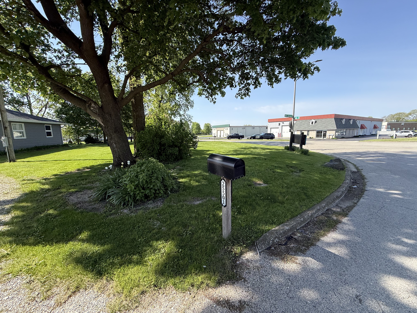 25501 West Wolfs Road Plainfield, IL 60585 - Photo 15 of 22 a view of a garden with a tree