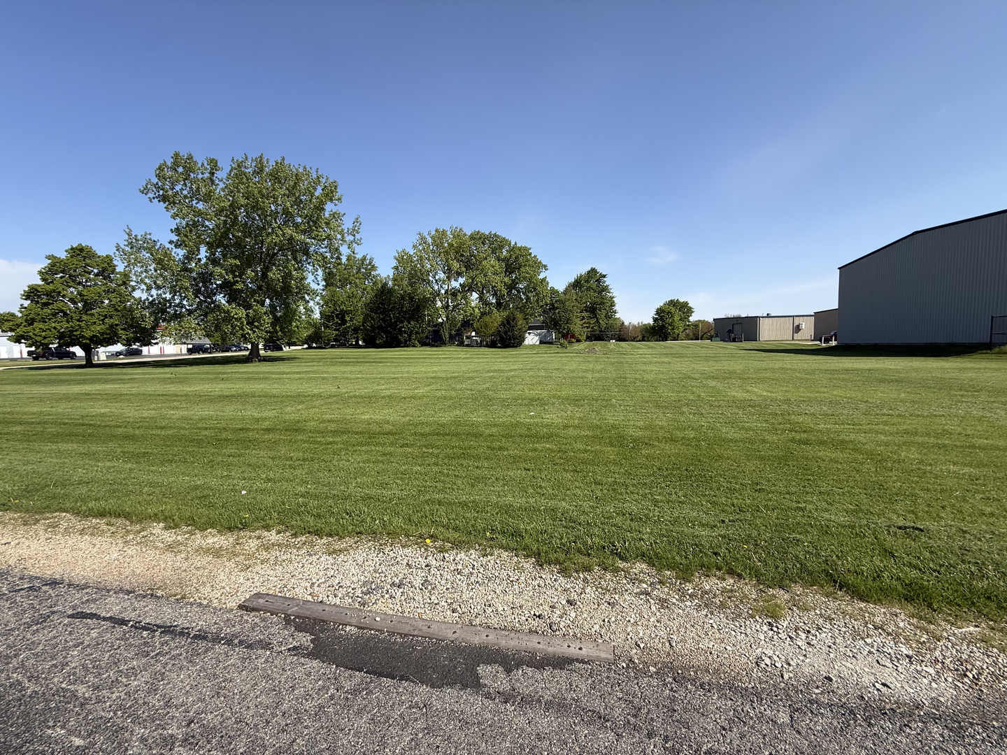 25501 West Wolfs Road Plainfield, IL 60585 - Photo 4 of 22 a view of a big yard with an ocean view