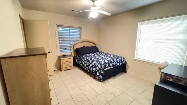 $2,200 | 17 Manor Way, Galveston, TX 77550
