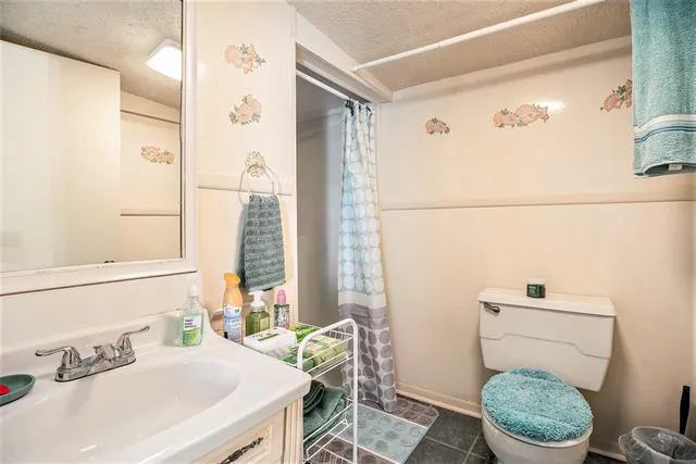 $2,200 | 17 Manor Way, Galveston, TX 77550