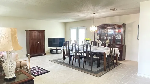 $2,200 | 17 Manor Way, Galveston, TX 77550