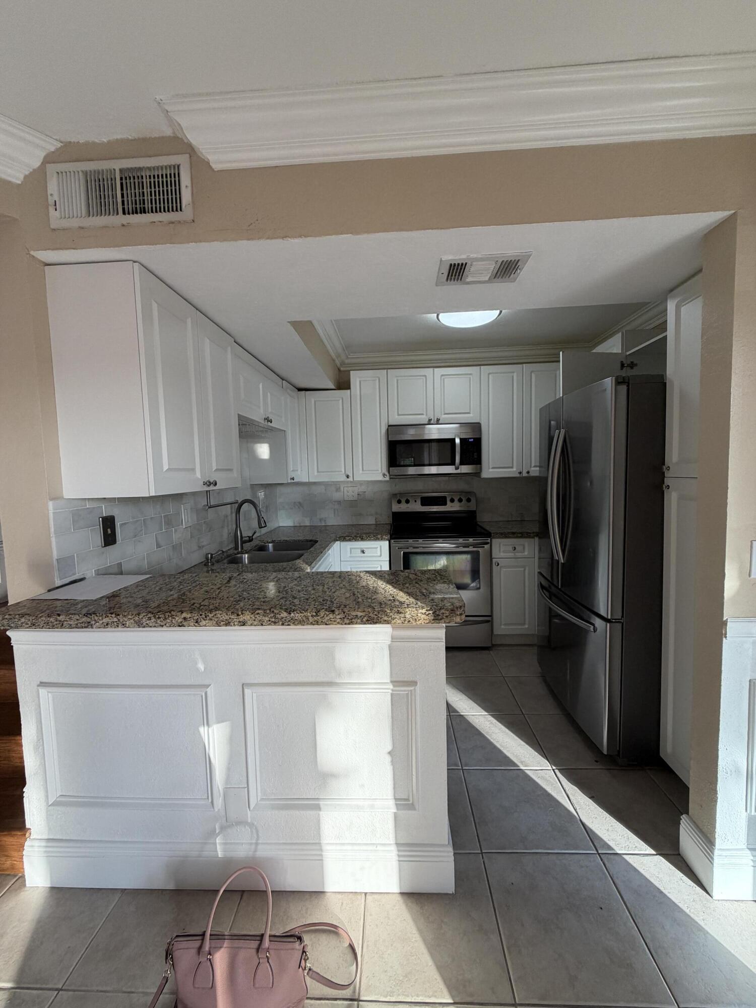 8273 Thames Boulevard, Unit D Boca Raton, FL 33433 - Photo 5 of 22 IMG_0020