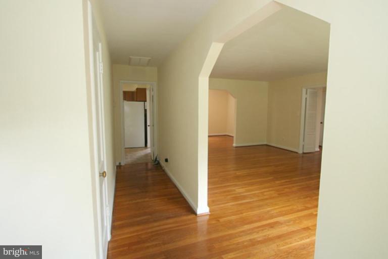 1603 Sherwood Road Silver Spring, MD 20902 - Photo 2 of 7 Entrance / Foyer