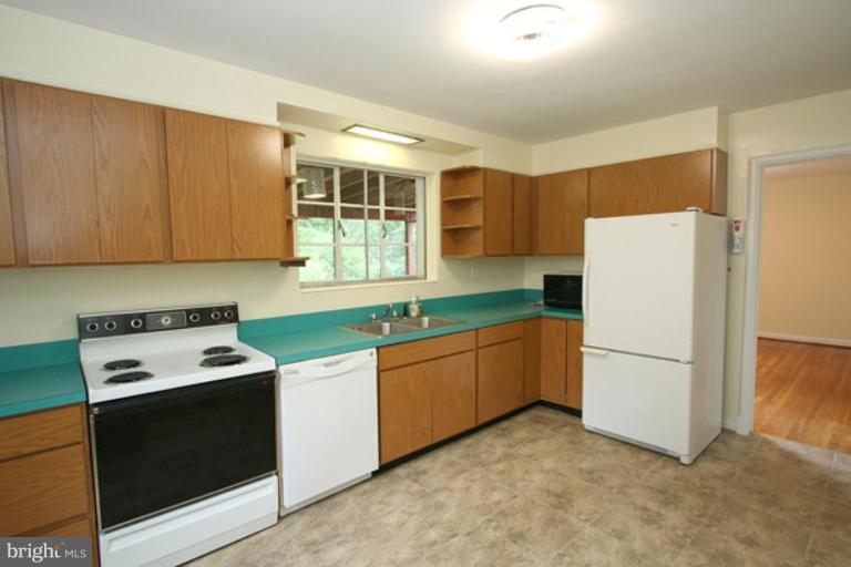 1603 Sherwood Road Silver Spring, MD 20902 - Photo 5 of 7 Kitchen
