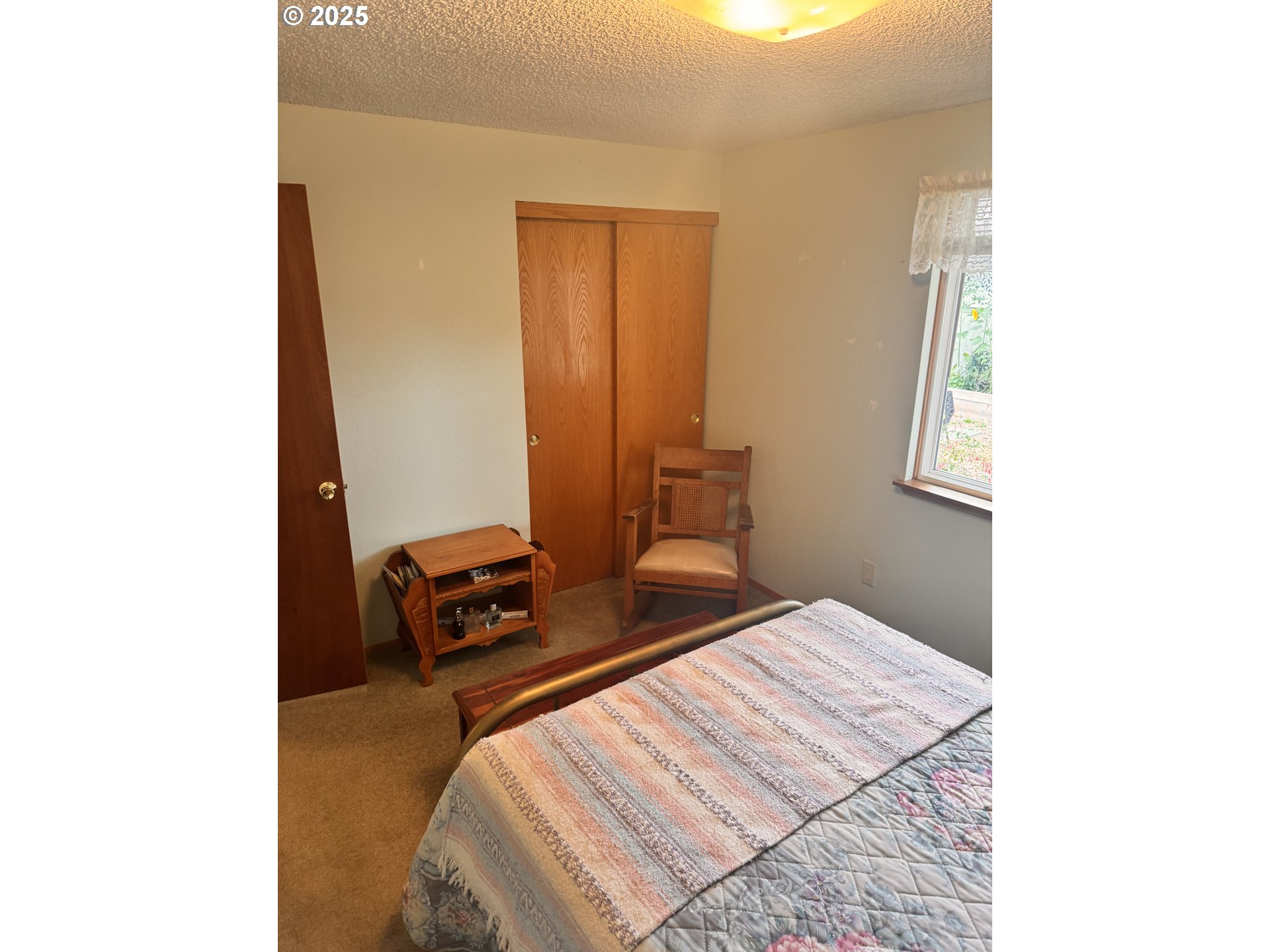 560 Maple Street Aumsville, OR 97325 - Photo 4 of 12 a bedroom with a bed and a window