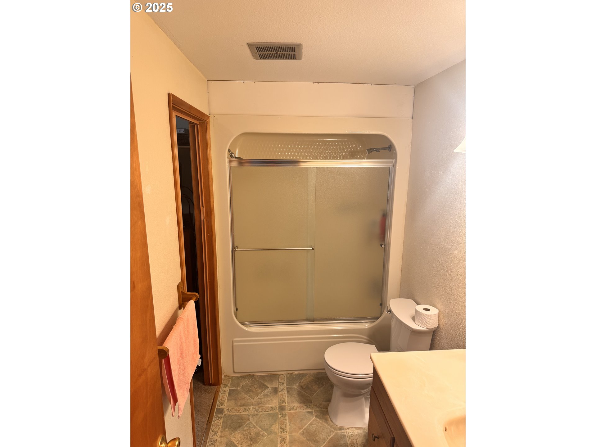 560 Maple Street Aumsville, OR 97325 - Photo 5 of 12 a bathroom with a toilet and a shower