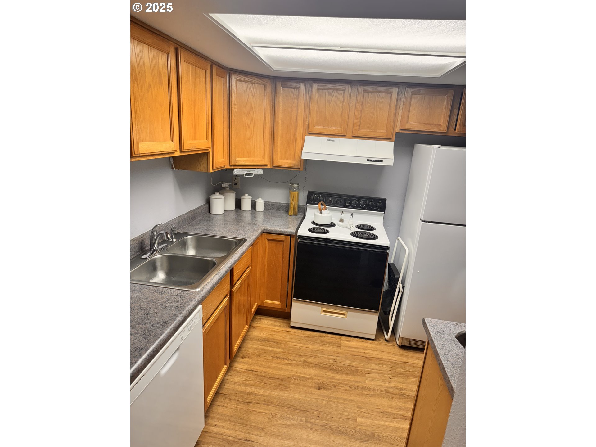560 Maple Street Aumsville, OR 97325 - Photo 7 of 12 a kitchen with stainless steel appliances granite countertop a stove a sink and a microwave