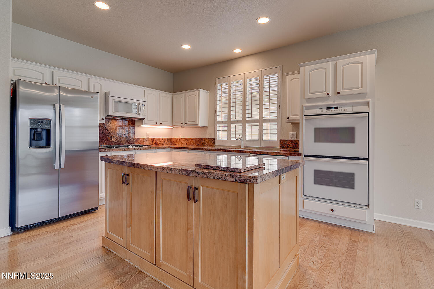 1150 Brookhollow Lane Reno, NV 89519 - Photo 12 of 30 a kitchen with granite countertop a refrigerator stove and microwave