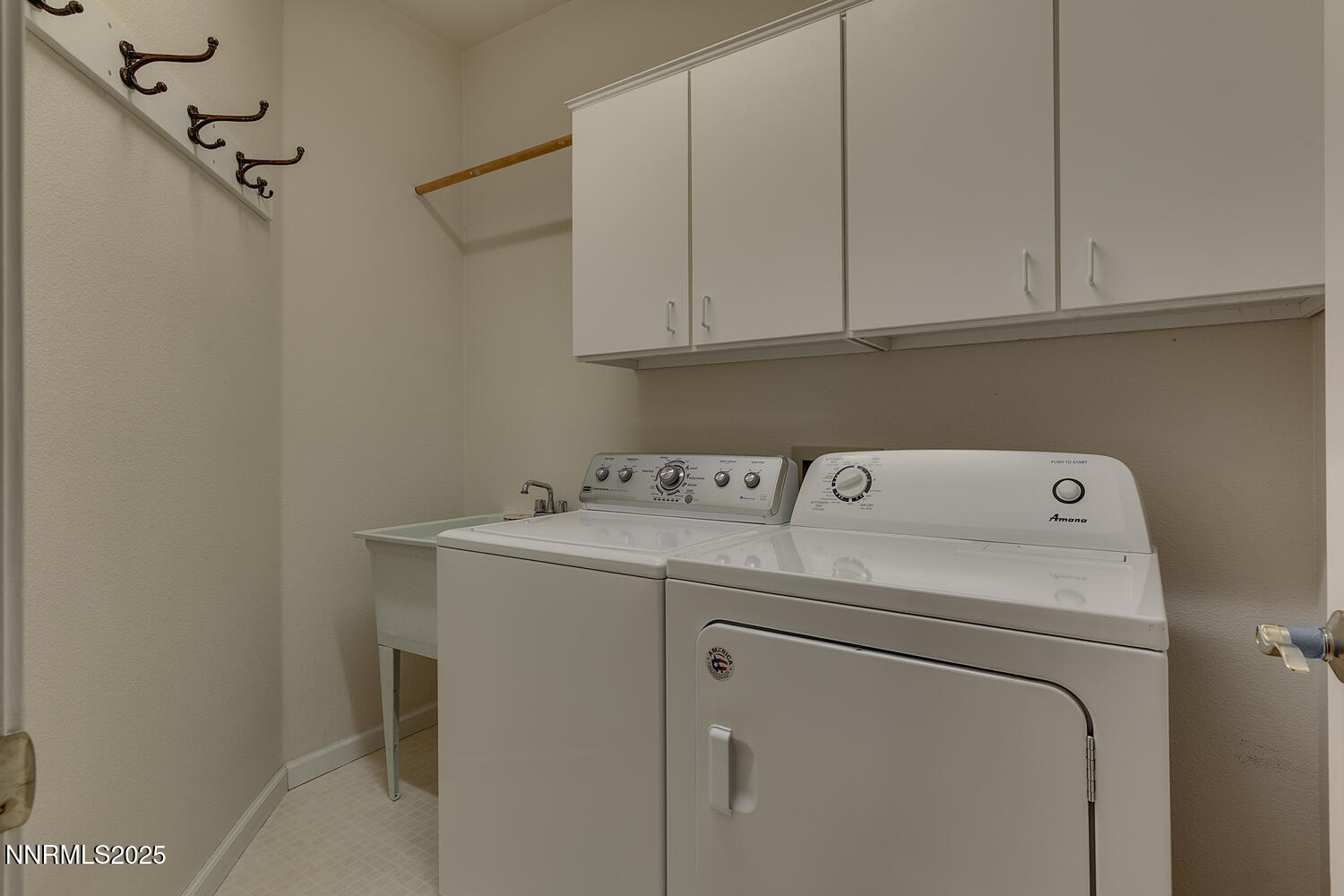 1150 Brookhollow Lane Reno, NV 89519 - Photo 20 of 30 a utility room with dryer and washer