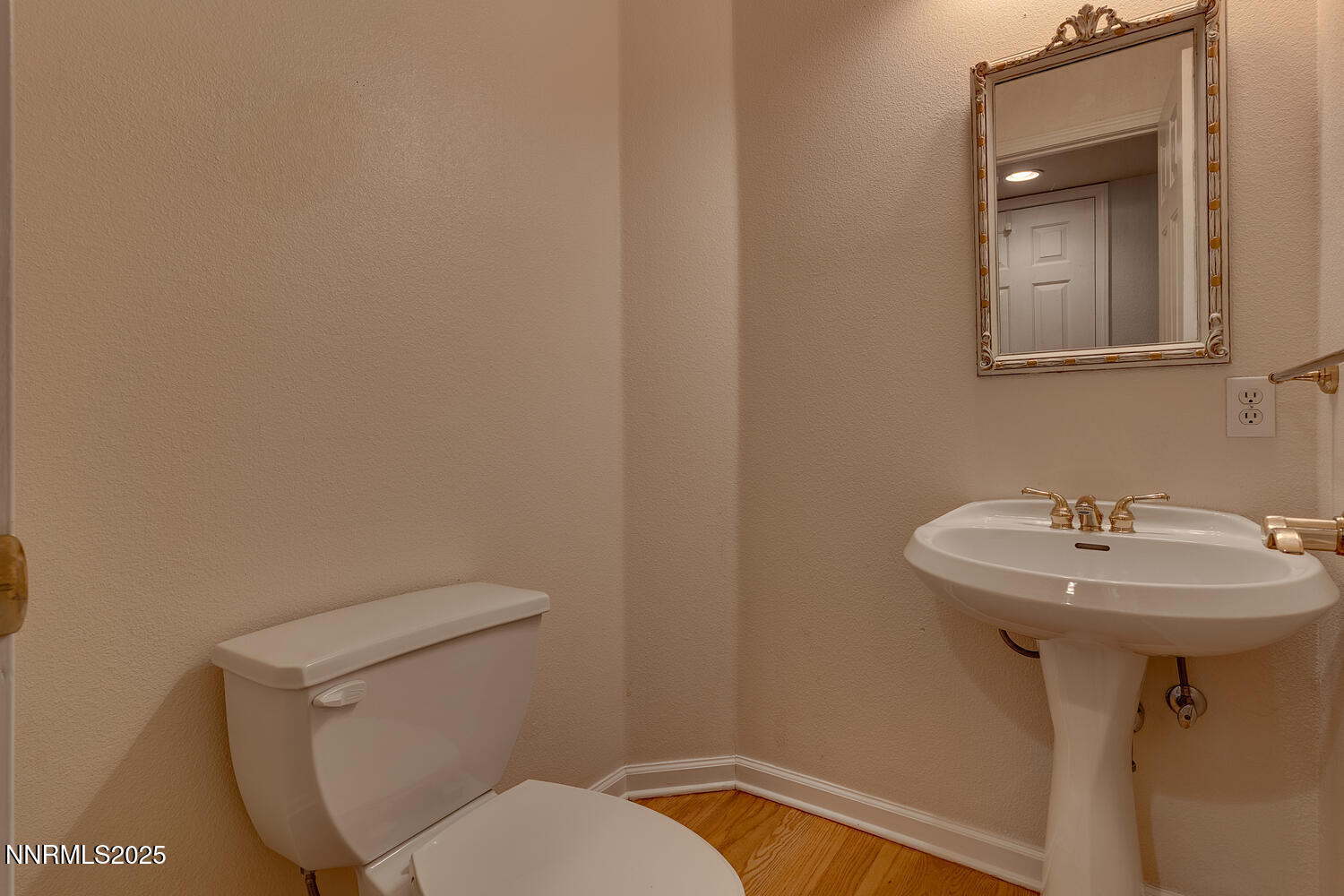 1150 Brookhollow Lane Reno, NV 89519 - Photo 25 of 30 a bathroom with a toilet sink and mirror