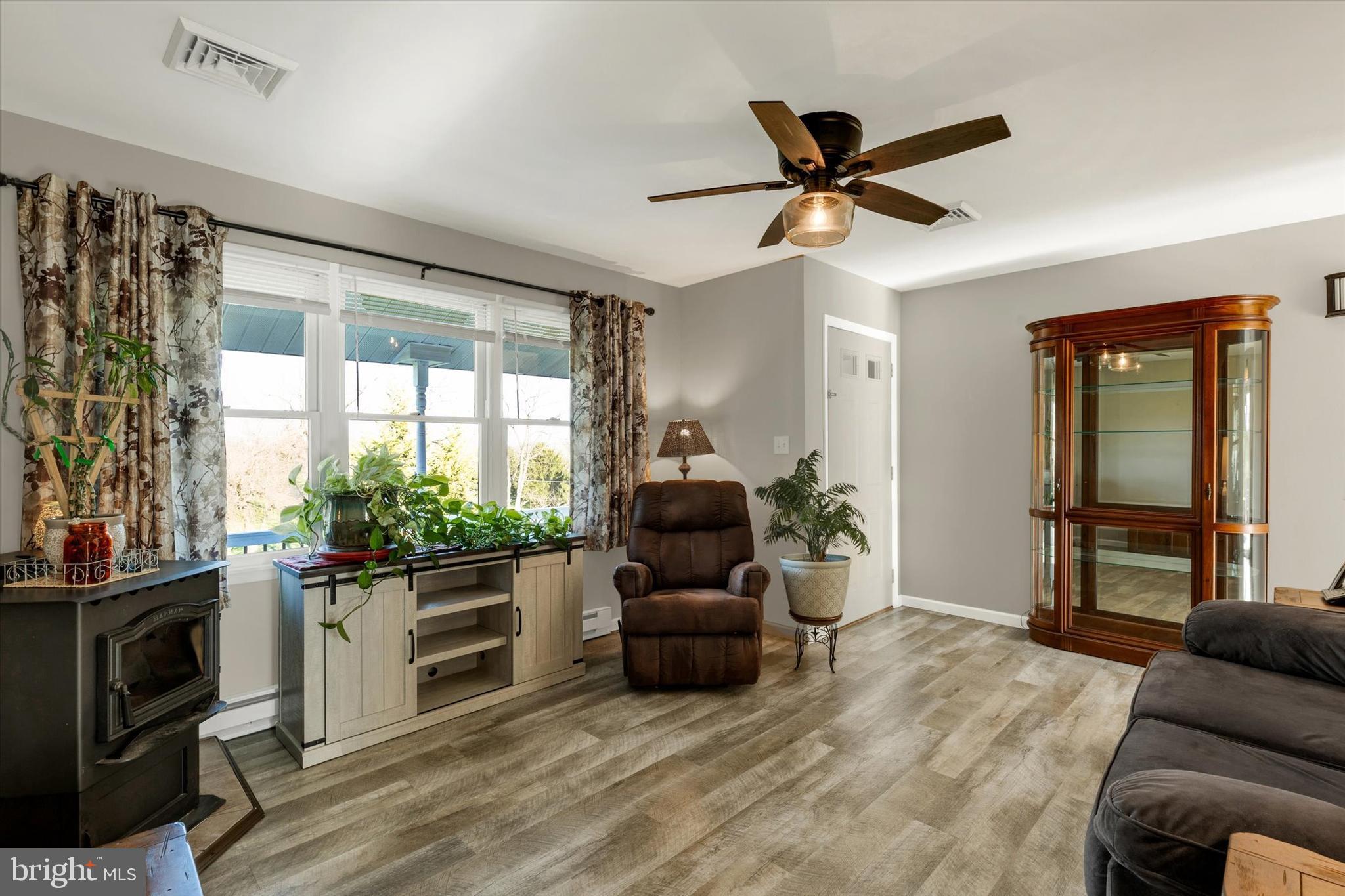 260 Summer Hill Road Bernville, PA 19506 - Photo 4 of 38 Living room