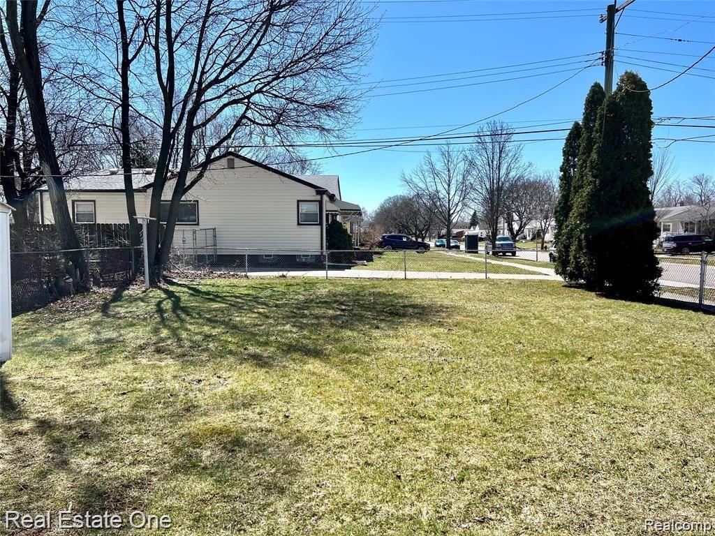 2825 Normandy Road Royal Oak, MI 48073 - Photo 3 of 18