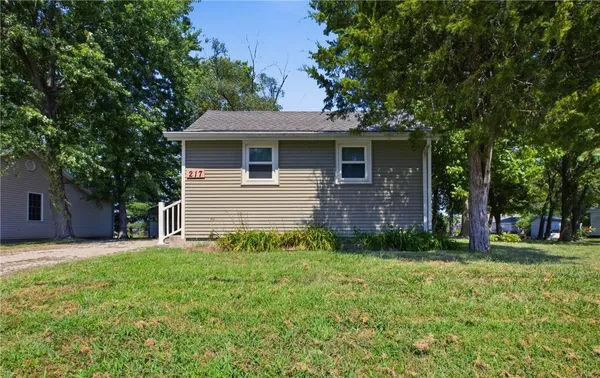 $49,900 | 217 West Vine Avenue, Charleston, IL 61920