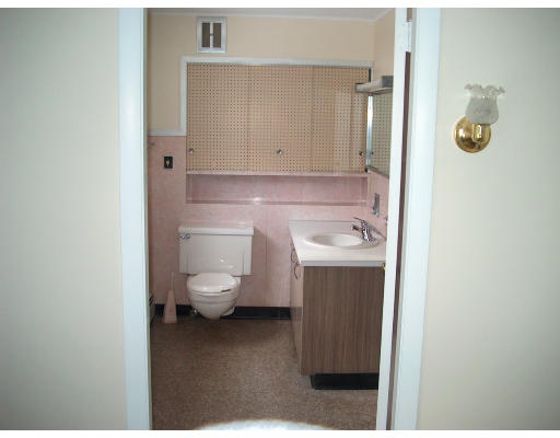 663 Locust Street Fall River, MA 02720 - Photo 5 of 7 Gallery Image 5