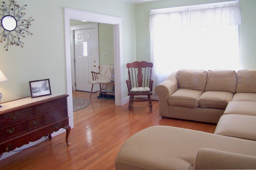 22 Hooper Road Dedham, MA 02026 - Photo 4 of 18 Gallery Image 4