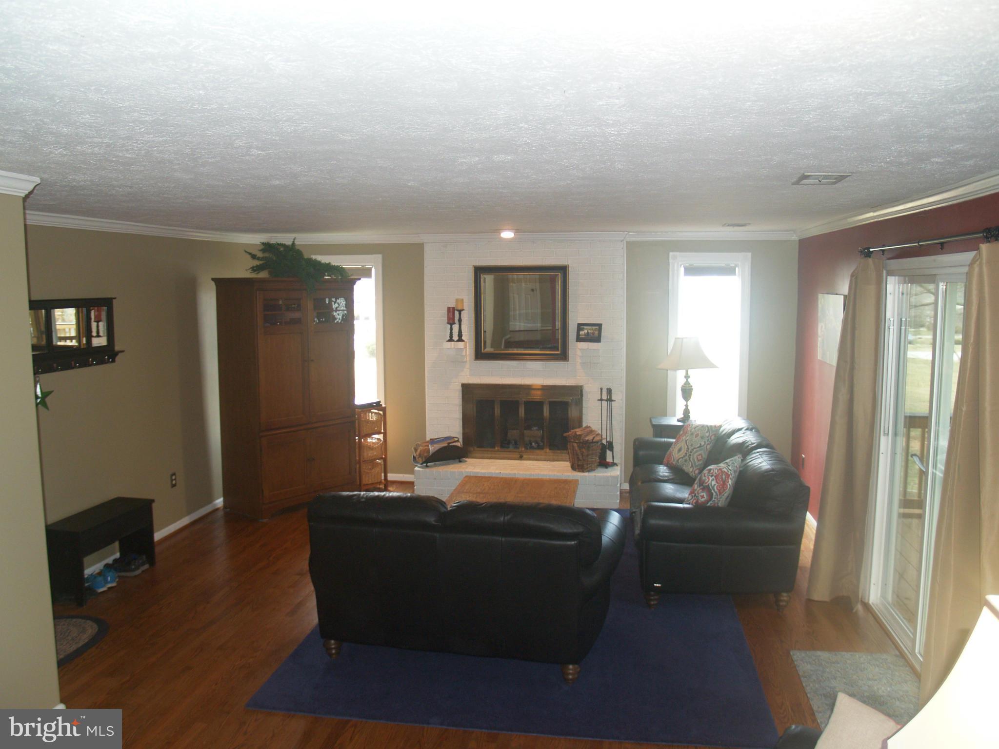 17 Carrollton Road Sterling, VA 20165 - Photo 3 of 6 Interior (General)