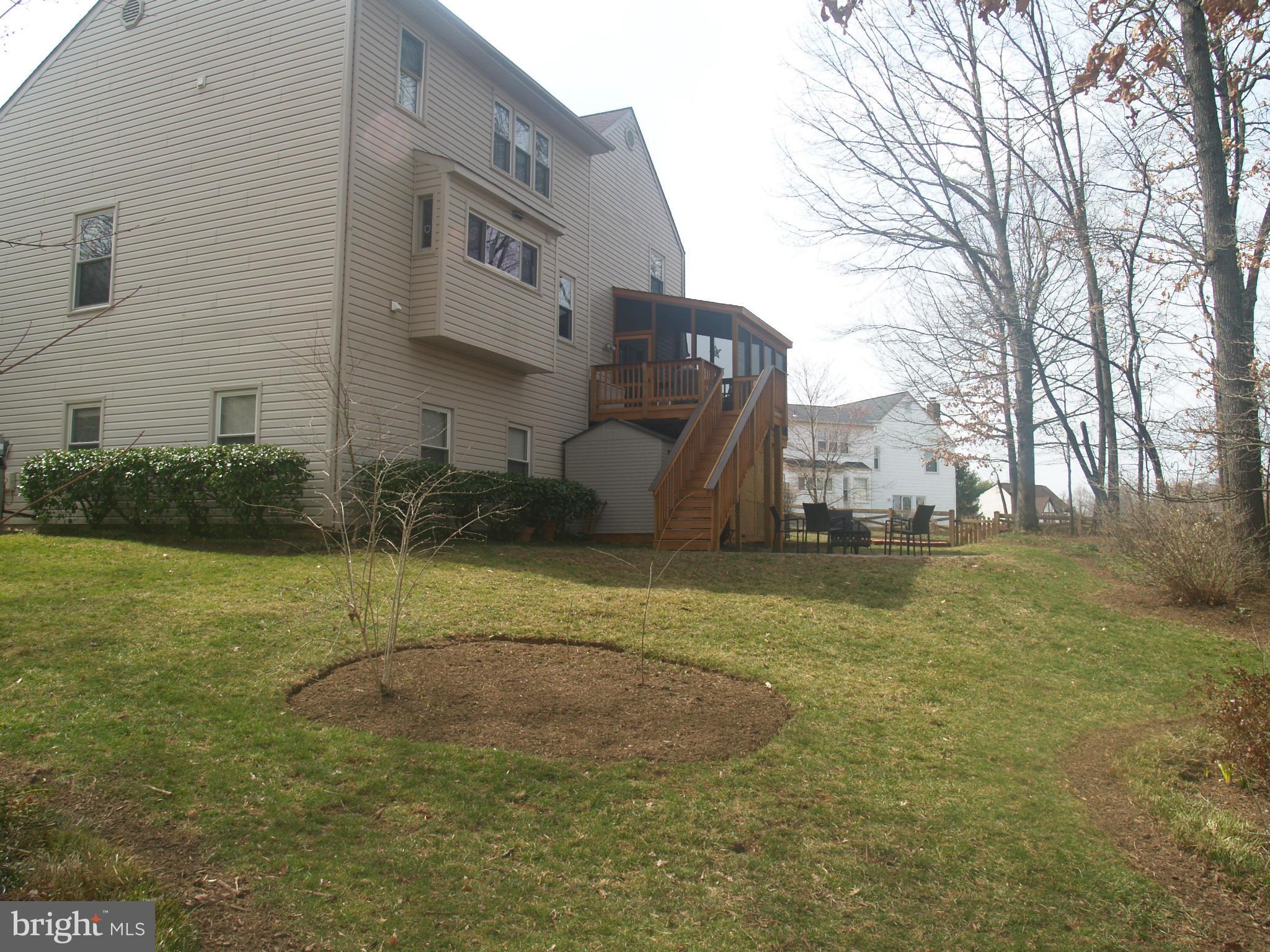 17 Carrollton Road Sterling, VA 20165 - Photo 6 of 6 Exterior (Rear)