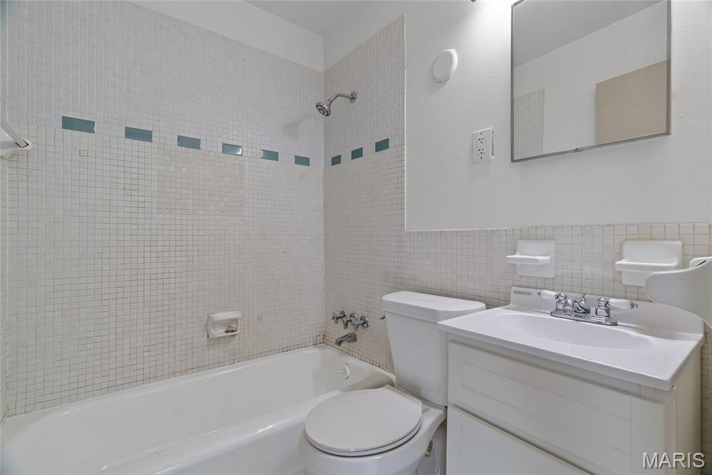 3725 Morgan Ford Road St. Louis, MO 63116 - Photo 10 of 23