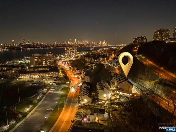 $649,000 | 101 Highway 5, Unit 304, Edgewater, NJ 07020