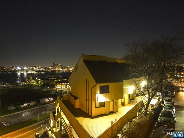 $649,000 | 101 Highway 5, Unit 304, Edgewater, NJ 07020