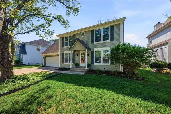 $450,000 | 1376 East 154th Terrace, Olathe, KS 66062