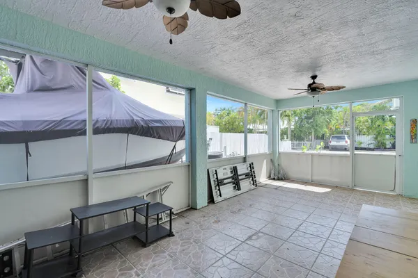 a view of an entryway with a livingroom