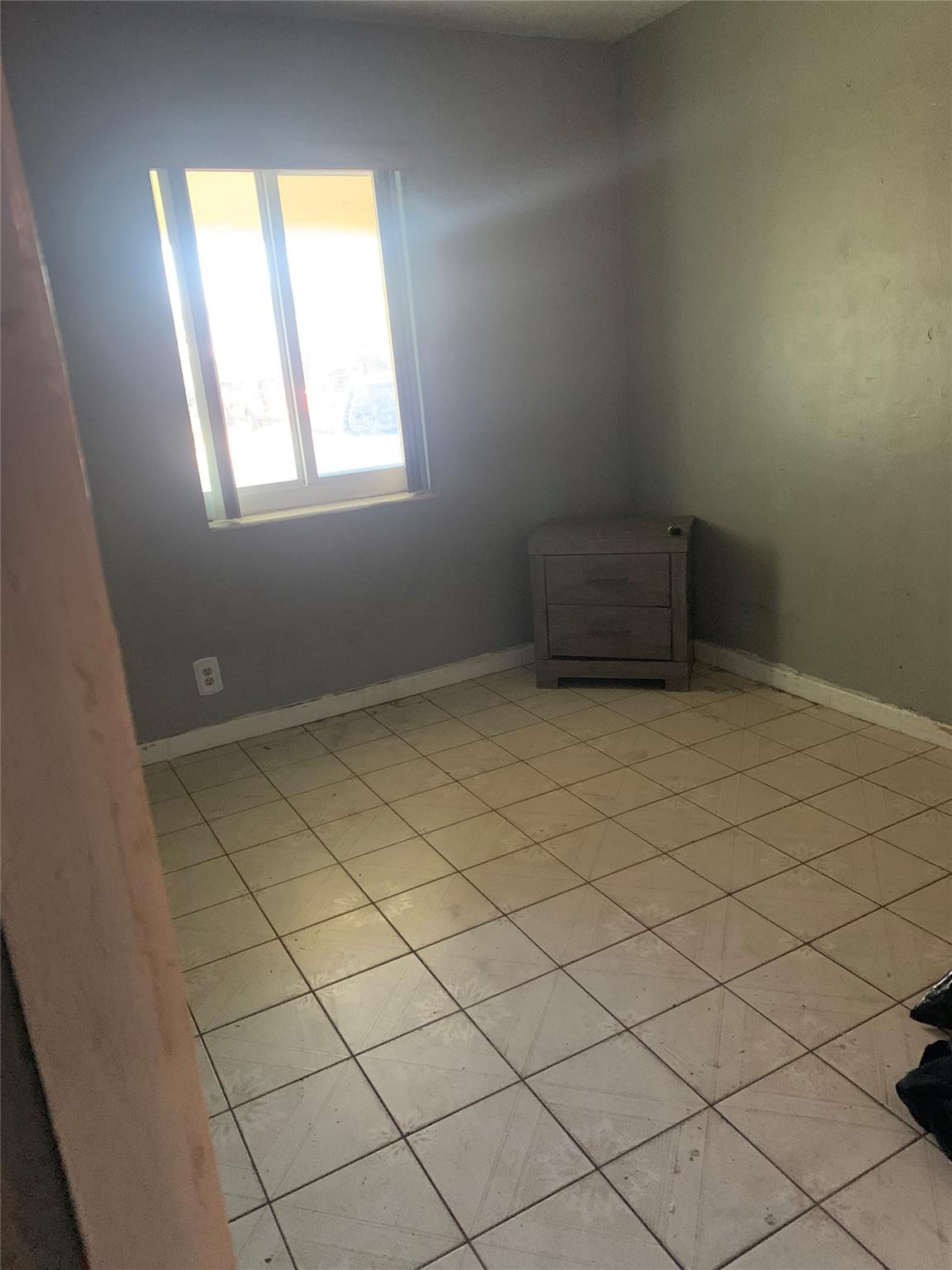 280 Northeast 23rd Street Pompano Beach, FL 33060 - Photo 7 of 12 a view of room and window