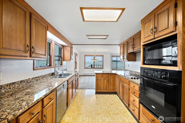 $824,950 | 2312 Lafayette Street, Steilacoom, WA 98388