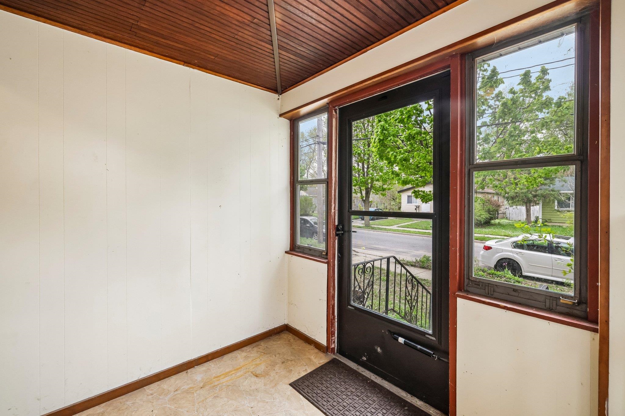 2415 Superior Street Madison, WI 53704 - Photo 4 of 28