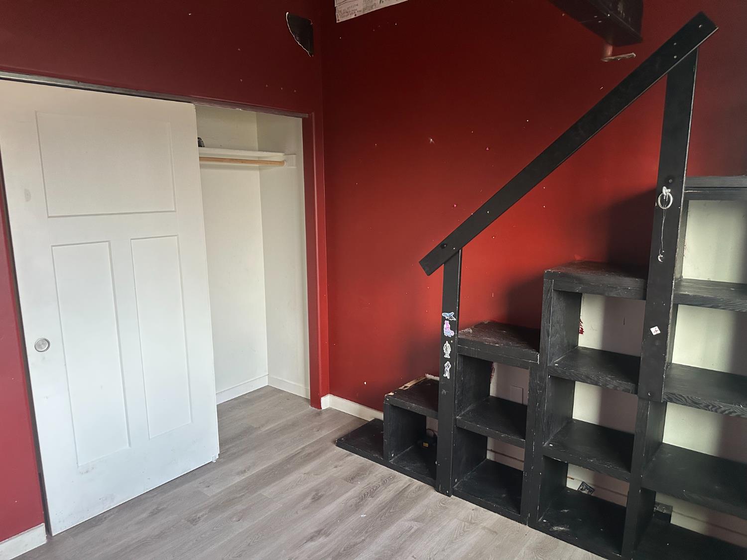 102 Shadow Wood Place Colfax, CA 95713 - Photo 8 of 15 a room with wooden floor and furniture