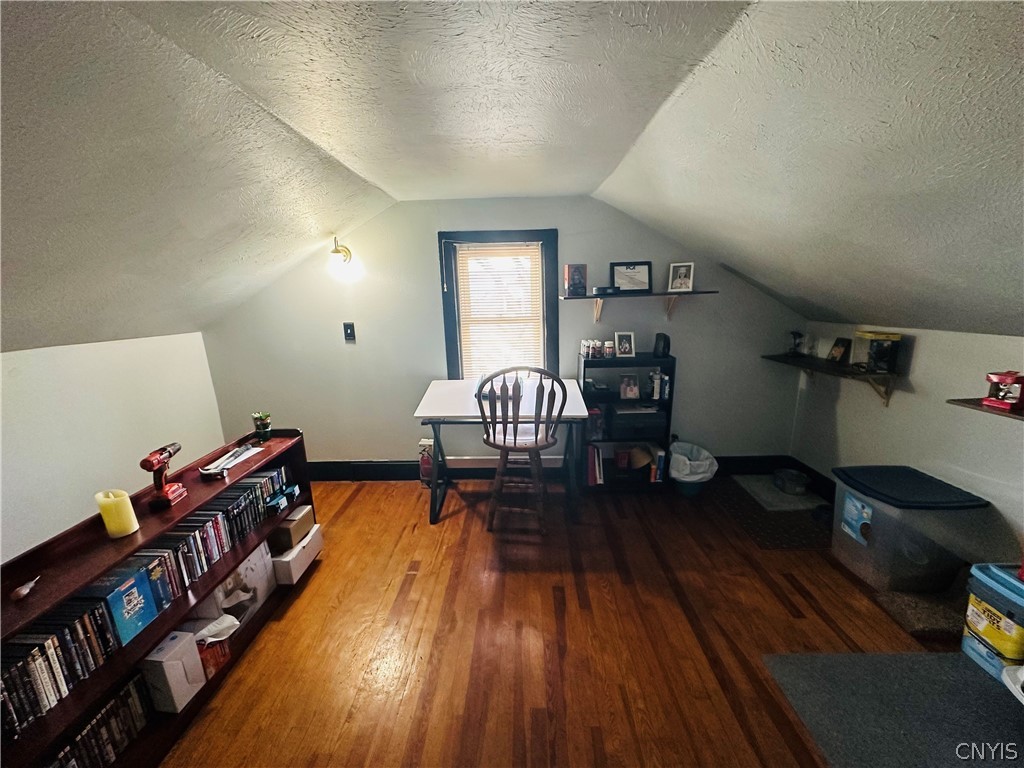 22 Scotch Hill Road Marcellus, NY 13108 - Photo 17 of 28 Bonus space landing w/hardwood floors.