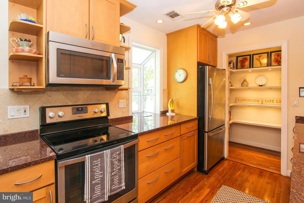 6406 Stoneham Road Bethesda, MD 20817 - Photo 13 of 29 Kitchen