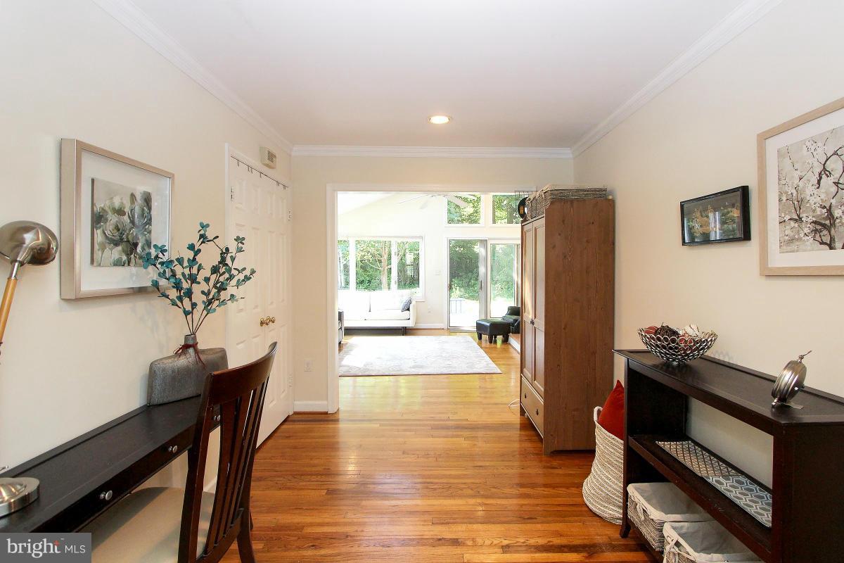 6406 Stoneham Road Bethesda, MD 20817 - Photo 15 of 29 Interior (General)