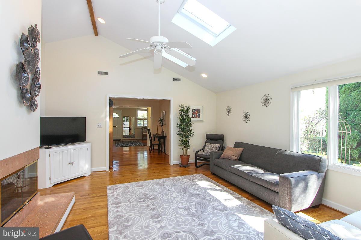 6406 Stoneham Road Bethesda, MD 20817 - Photo 18 of 29 Family Room