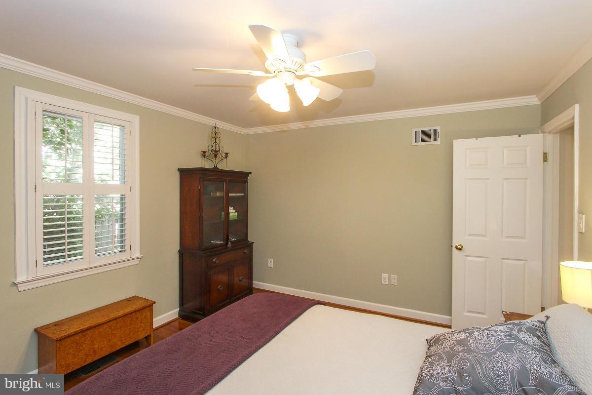 6406 Stoneham Road Bethesda, MD 20817 - Photo 21 of 29 Bedroom (Master)