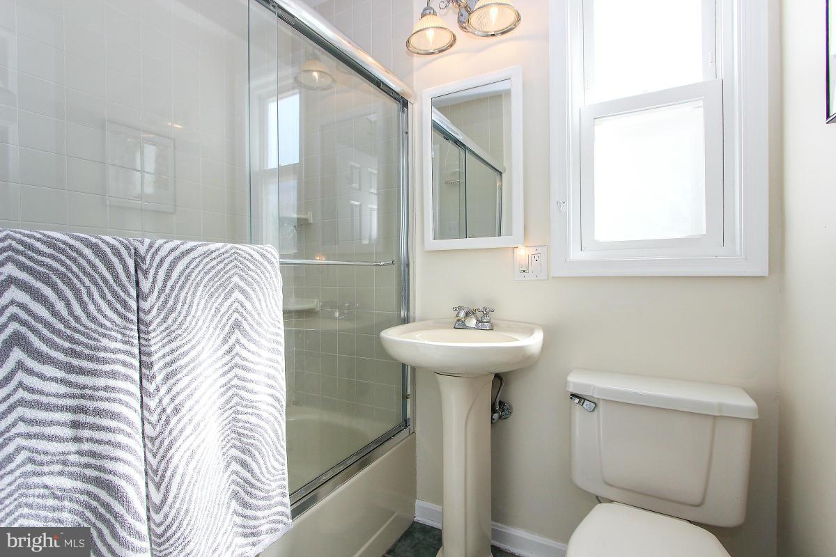 6406 Stoneham Road Bethesda, MD 20817 - Photo 26 of 29 Bath