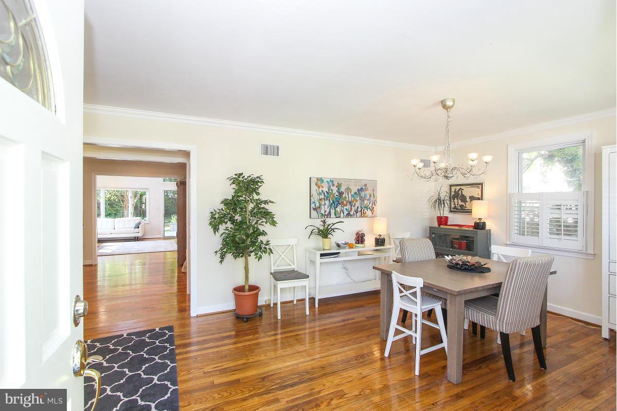 6406 Stoneham Road Bethesda, MD 20817 - Photo 4 of 29 Dining Room