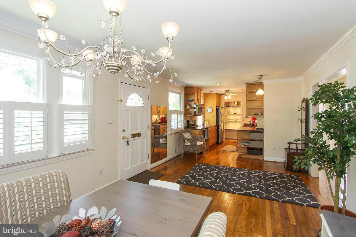 6406 Stoneham Road Bethesda, MD 20817 - Photo 8 of 29 Interior (General)